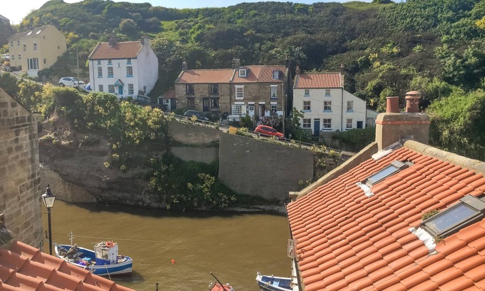 Staithes House | Refurbished Cottage in Staithes with Oceanfront Views