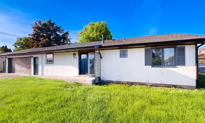 Spokane Valley House | Beautifully remodeled home in the heart of Spokane with large lawn