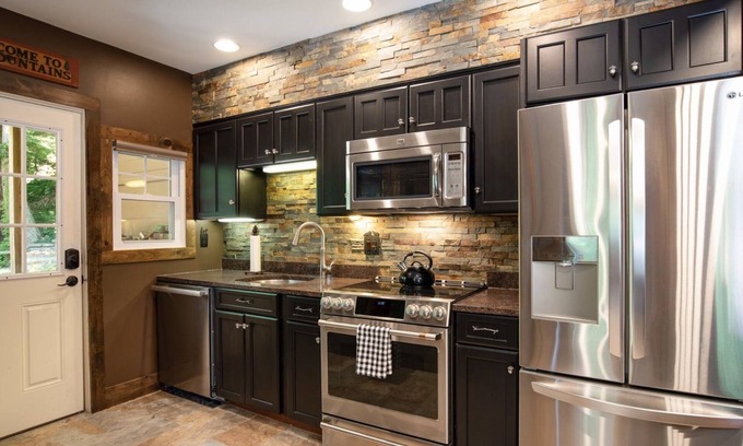 Bolton Landing Cottage | Charming Cottage Steps from Beach with Ocean View Amenities