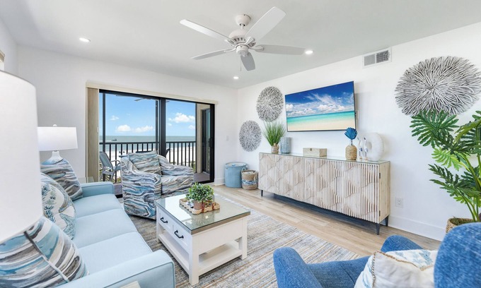 Sanibel Condo | Beachfront Haven at OCEAN'S REACH - Breathtaking Views!