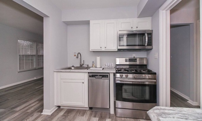 Beachwood Condo | Modern 2Bdrm Condo in Family-Friendly Cleveland Suburb