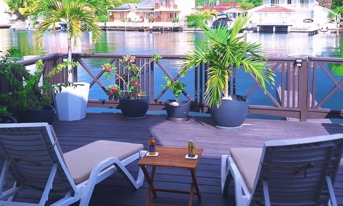 Bouvet Island House | Recently Renovated Villa Steps from the Beach with Spa