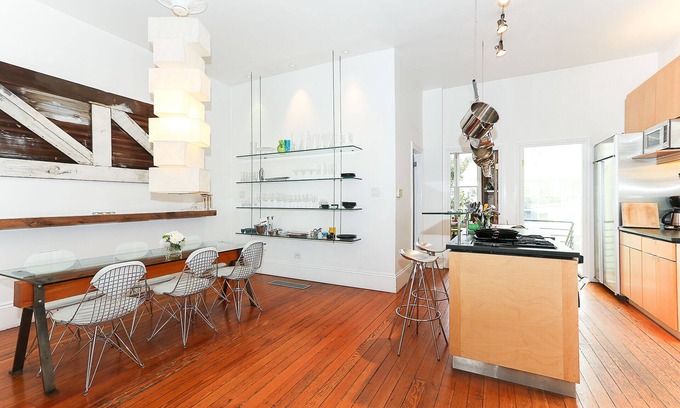 La Lengua House | Renovated Victorian with Garden, Hot Tub & Pool Access