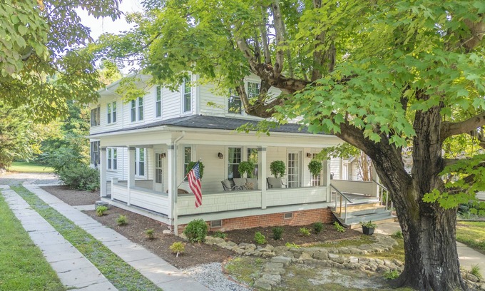 Mount Airy House | Renovated Home Near Main Attractions with Spa & Breakfast