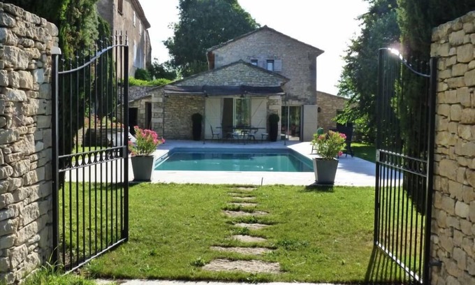 Joucas House | Renovated Sheepfold Steps from a Idyllic Perched Village