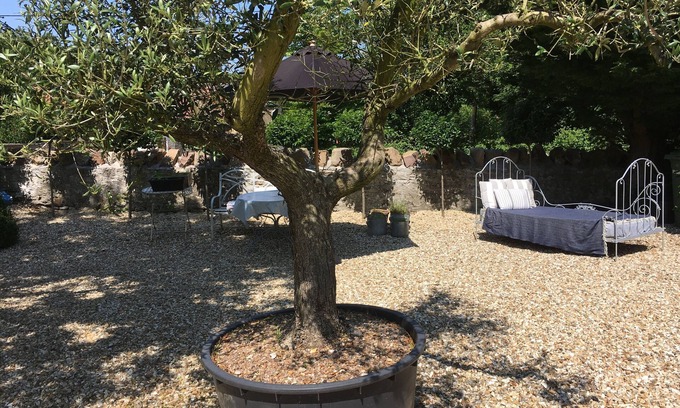Chewton Mendip House | Timeless 400-Year-Old Post Office & Bakery Getaway