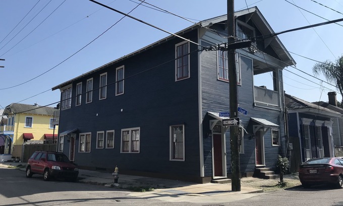 Bywater Apartment | Guest Rated 10/10: Restored Mid Century Arts and Craftsman