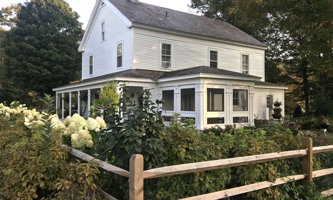 Rupert House | Charming 1806 Vermont Farmhouse & Cook's Country Experience