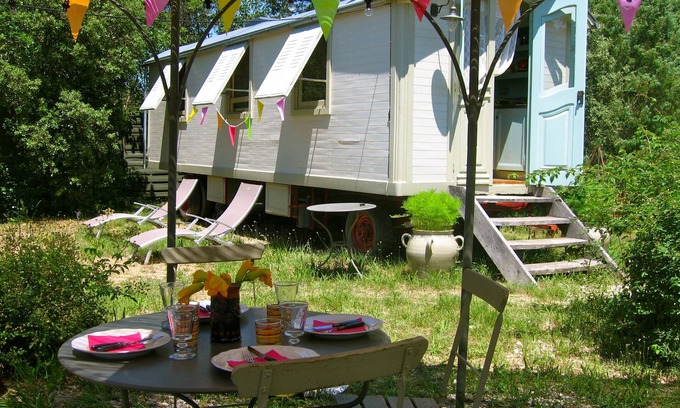 Sardan Cabin | Enchanting Restored Circus Wagon with Pool Access