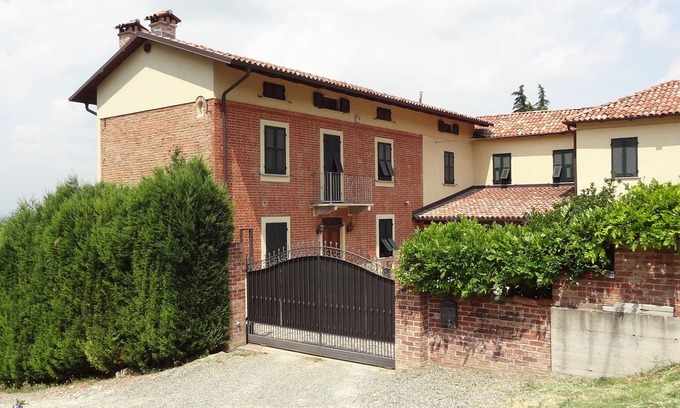 Fontanile House | Charming Character Farmhouse in Medieval Piedmont Village