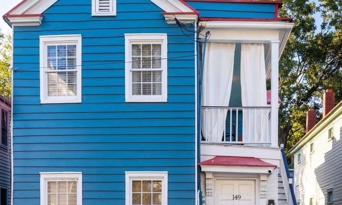 Cannonborough Elliotborough Apartment | Highly Rated Restored Downtown Apartment with Breakfast