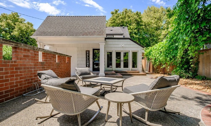 Corvallis House | Top-Rated Restored Home Near OSU with Spa & Hot Tub
