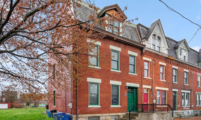 Manchester House | Spacious Townhouse for 14 with Breakfast & Family Amenities