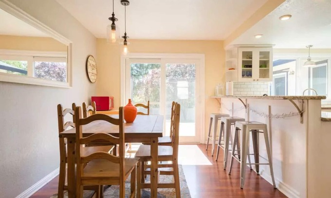 Santa Rosa House | Explore a Modern Home in Wine Country with A/C & Breakfast
