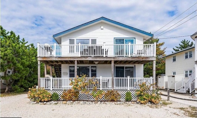 Beach Haven Park House | Stylish Oceanside Duplex with Ocean Views & Breakfast