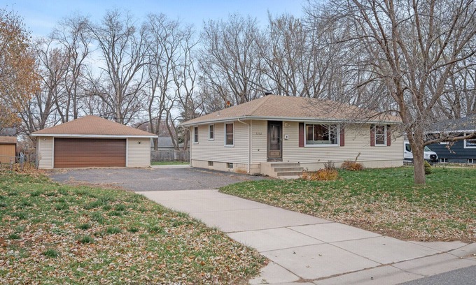 Crystal House | Chic Home Near Minneapolis with Spa and Hot Tub Amenities