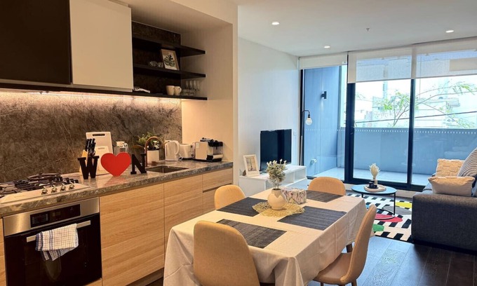 West Melbourne Apartment | Beauty 2Bed Apt Parking West Mel