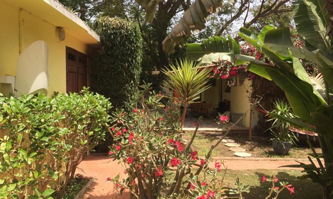 Point E Apartment | Inviting Beaux Studios in Dakar with Breakfast & Kitchen