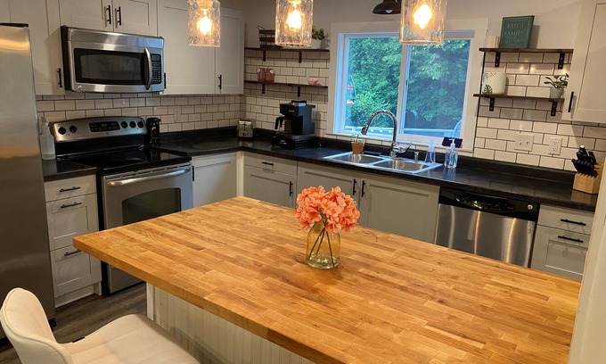 Barryton House | Relaxing Beaver Den Retreat on the Chippewa River