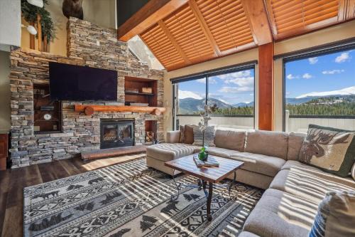 Peak 9 Apartment | Experience Beaver Run Black Diamond Penthouse with Hot Tub
