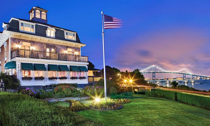 Jamestown Condo | Explore Beavertail Lighthouse & Festivals Near Fort Getty Park