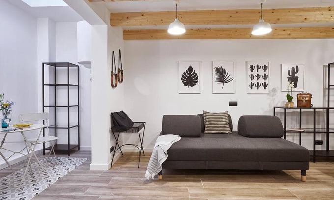 Les Corts Apartment | Inviting 2-Bedroom Duplex in Les Corts with Family Amenities