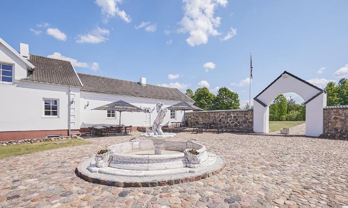 Anyksciai Hotel | Discover Arklių Pašto Stotis: Rated 9.7/10 with Breakfast