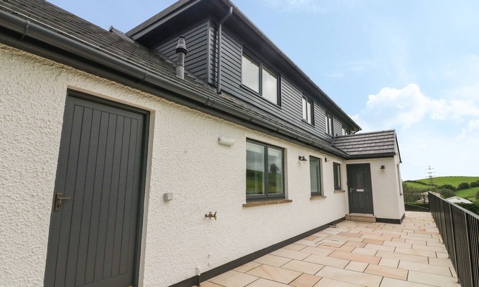 Kendal Cottage | Family-Friendly BECK VIEW: Enjoy Spa and Hot Tub Bliss