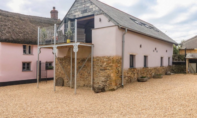 Okehampton Cottage | Beckett's Barn: Cozy Holiday Cottage with Hot Tub Retreat