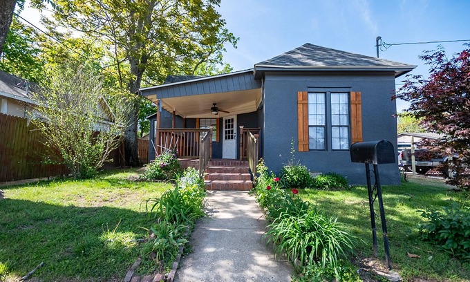 Siloam Springs House | Beckham House: Pet-Friendly Retreat in Siloam Springs