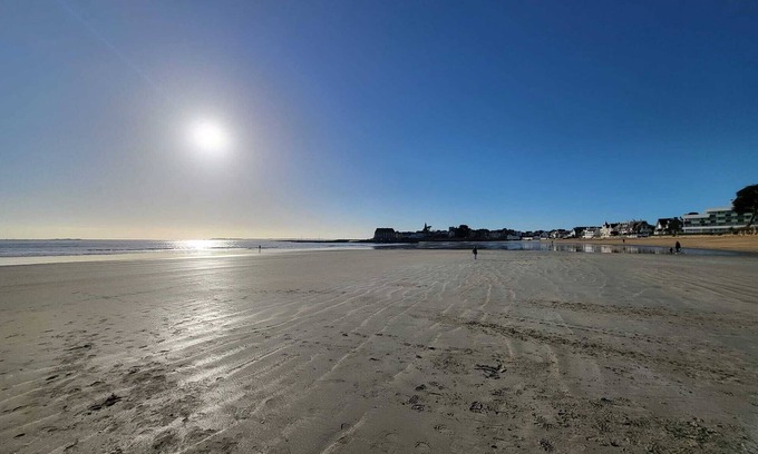 Larmor-Plage House | Discover Becoquette: Steps from Larmor Plage & Family-Friendly