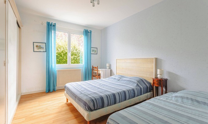 La Bree-les-Bains Bed & Breakfast | Bed and Breakfast 'La Brée Les Bains' with Shared Terrace, Shared Garden and Wi-Fi