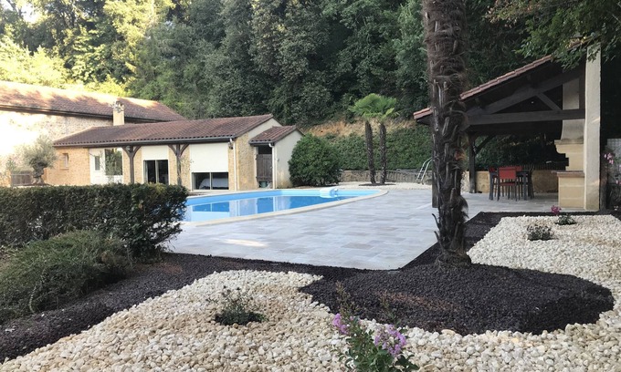 Sarlat-la-Caneda Cottage | Discover Sarlat Canada: Pet-Friendly B&B with Ocean Views