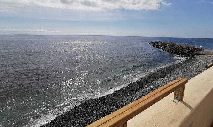 Pozo Izquierda House | Cozy Bed and Breakfast by the Sea with Spa & Dining