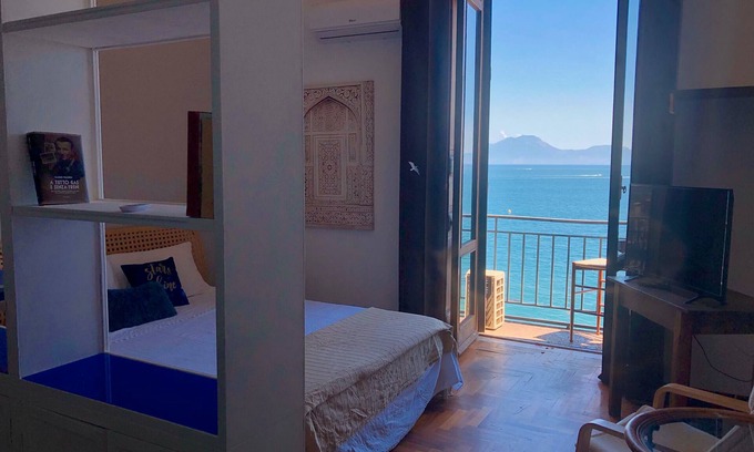 Posillipo Bed & Breakfast | Bed and Breakfast 'Camera La Stella Del Mare' with Balcony, Wi-Fi and Air Conditioning