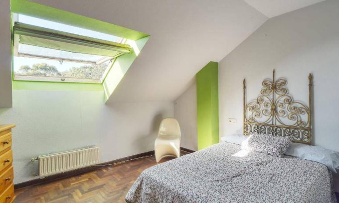 La Coruna Bed & Breakfast | Cozy Bed and Breakfast with Kitchen Amenities for Travelers