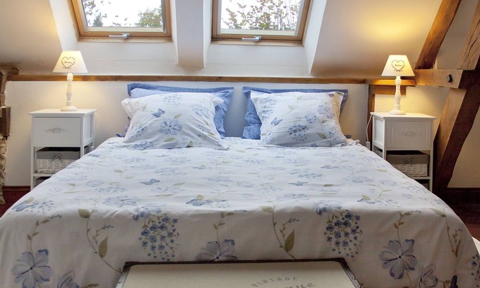Benayes House | Serene Bed and Breakfast with Pool and Scenic Gardens