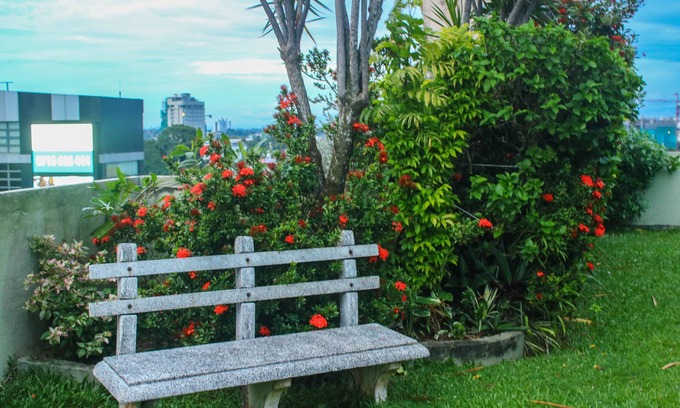Borella Apartment | Cozy Bed and Breakfast in Colombo 07 with Pool Access