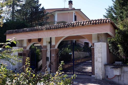 Cagnano Amiterno Bed & Breakfast | Cozy Bed and Breakfast Emilia with Kitchen Amenities