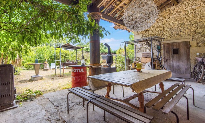 Noaillan Bed & Breakfast | Bed and Breakfast 'L'orée De Lansot - Chambre Mansarde' with Shared Terrace, Shared Garden and Wi-Fi