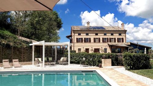 Montefano Bed & Breakfast | Guest Rated: Bed and Breakfast La Vecchia Scuola Awaits