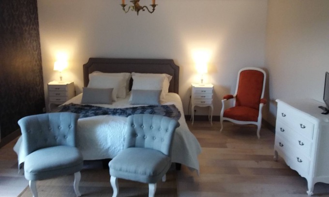 Montmoreau-Saint-Cybard House | Experience Bed and Breakfast 'MONTIS MAURELLI' - Rated 10/10