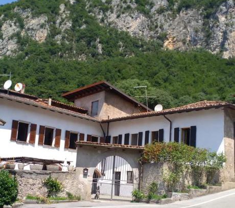 Barghe Bed & Breakfast | Inviting Bed and Breakfast Settesette6 with Pet-Friendly Amenities