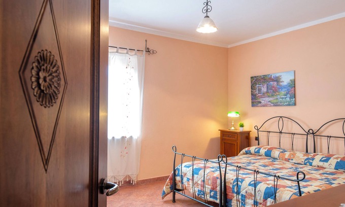Giave Bed & Breakfast | Bed and Breakfast 'Tripla' with Mountain View, Private Garden and Air Conditioning