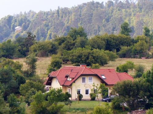 Prem Bed & Breakfast | Trnje Bed and Breakfast: Family-Friendly with Hot Tub