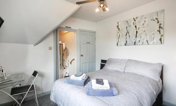 Newark Bed & Breakfast | Guest Rated 10/10: BED AT BOWBRIDGE in Downtown