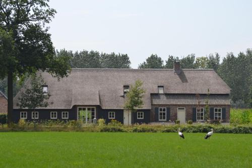 De Bus Bed & Breakfast | Cozy Bed & Breakfast de Bimd Hoeve with Family-Friendly Amenities