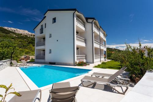 Baska Bed & Breakfast | Top-Rated Bed & Breakfast Došen V with Oceanfront Views