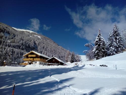 Assling Bed & Breakfast | Family-Friendly Haus Pinter with Breakfast & Kitchen Access