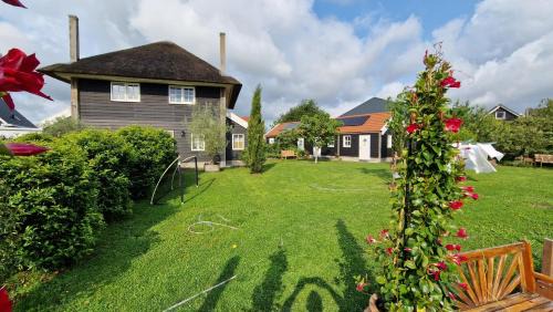 Oude Leede Bed & Breakfast | Welcoming Stay at Bed en Brood Donna with Breakfast & Kitchen